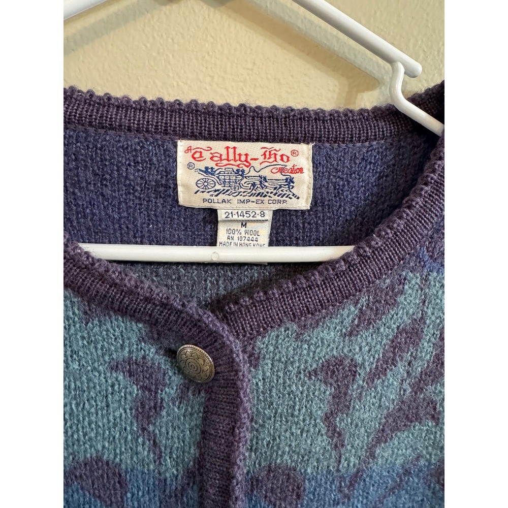 Vintage 💜💙Tally-Ho 100% Wool Cardigan Sweater Medium Blue Floral Knit Hong Kon - Picture 3 of 7